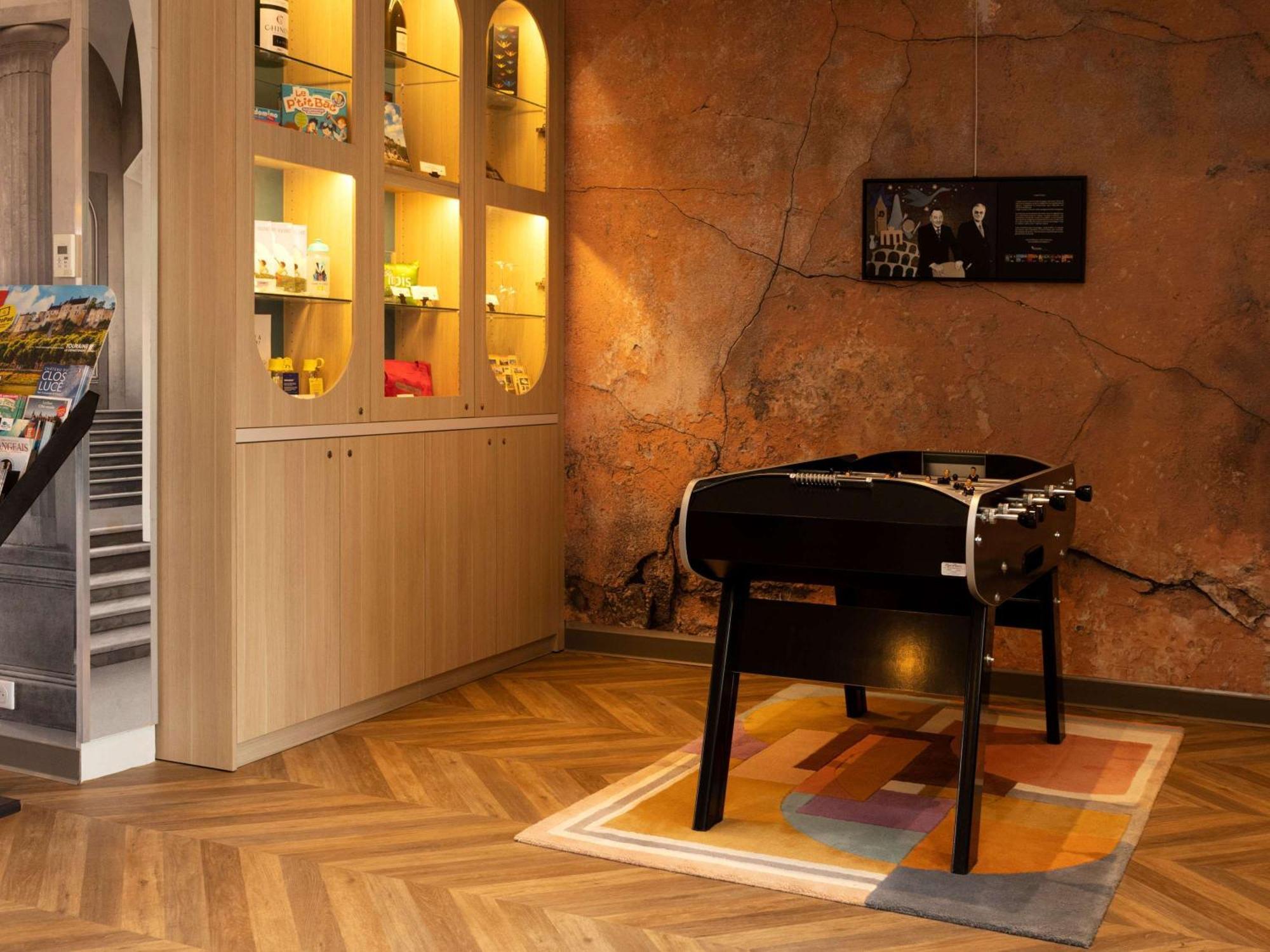 Отель Ibis Styles Шинон Экстерьер фото