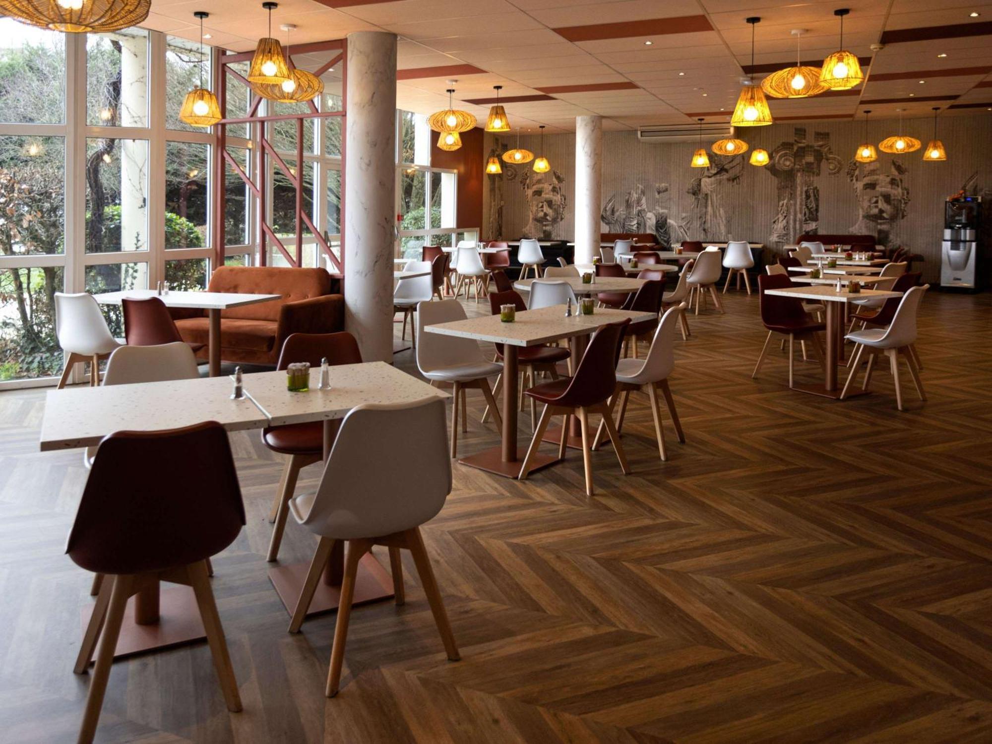 Отель Ibis Styles Шинон Экстерьер фото